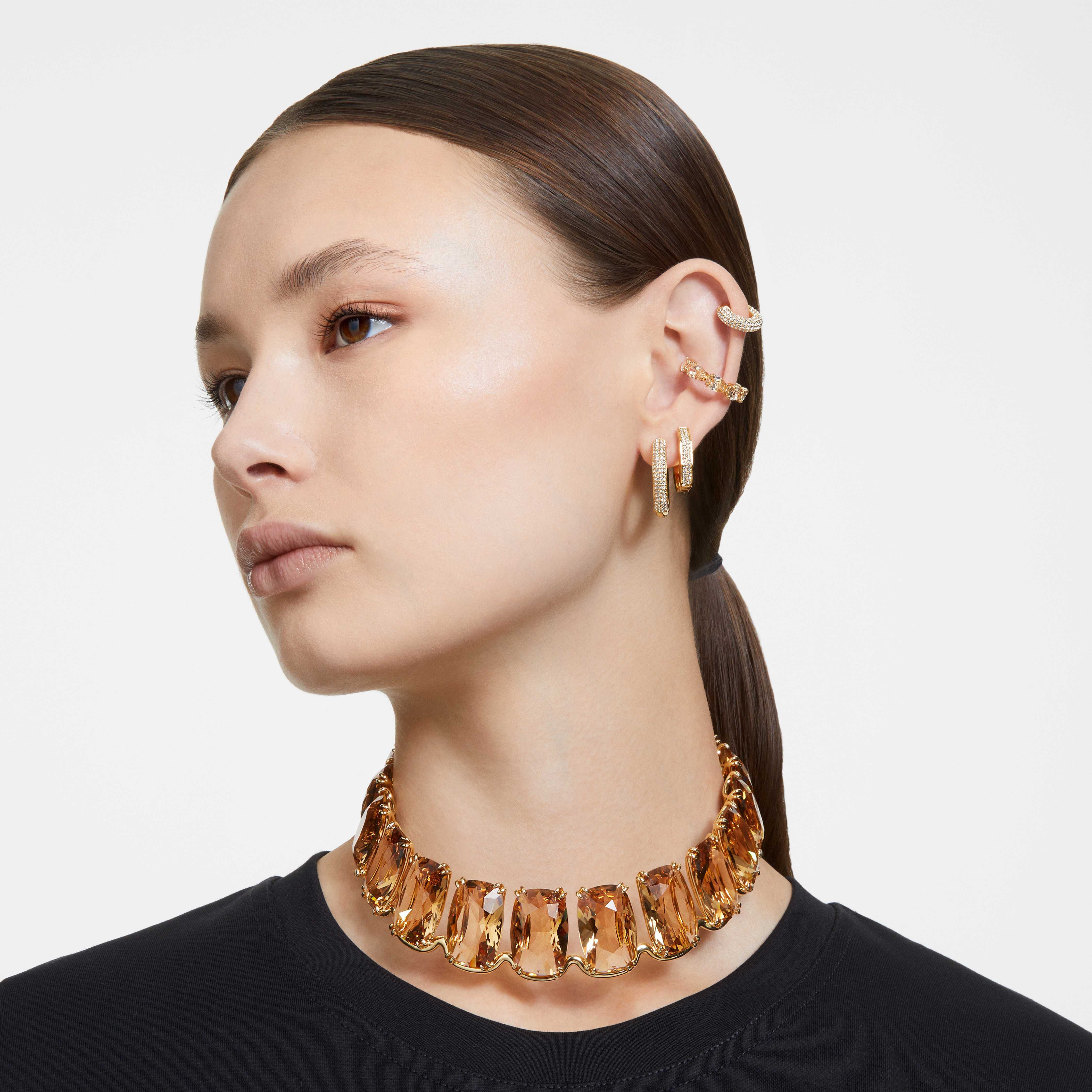 swarovski أقراط dextera حلقية، ثمانية الشكل، جدم صغيرن لون أبيض، طلاء باللون الذهبي