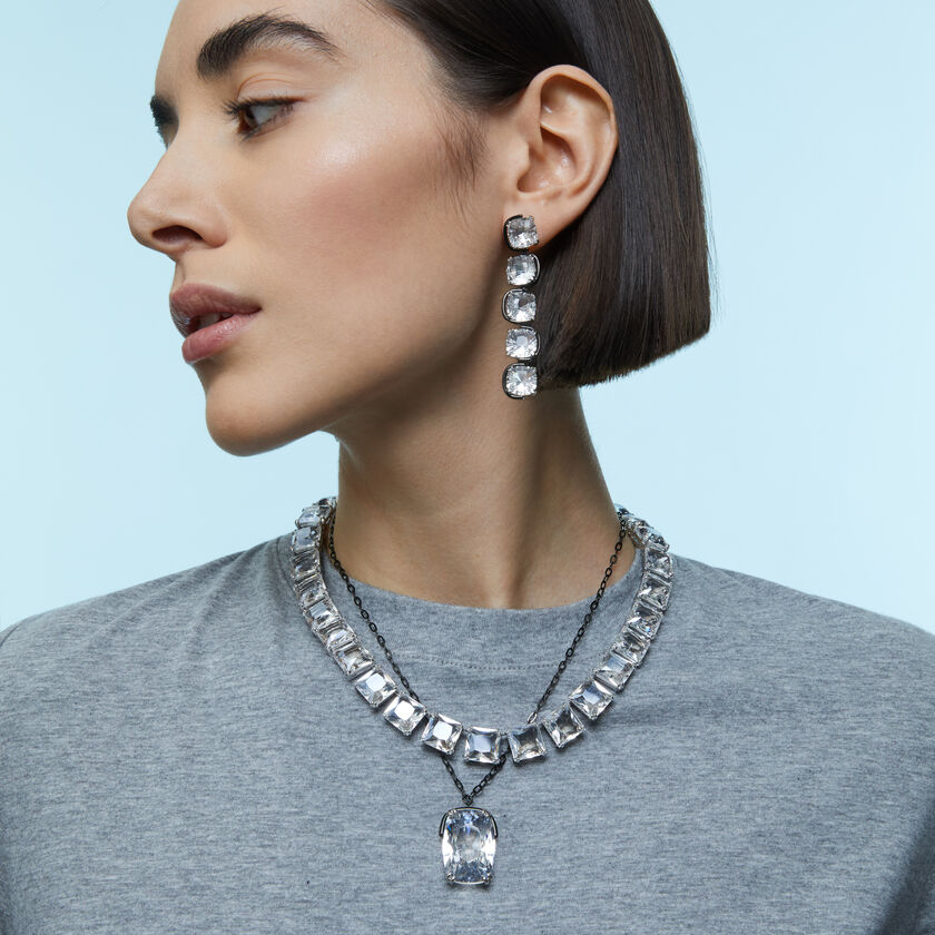 swarovski أٌقراط harmonia متدلية، مزدانة بكريستالات مربعة عائمة بحواف دائرية، لون أبيض، طلاء روديوم