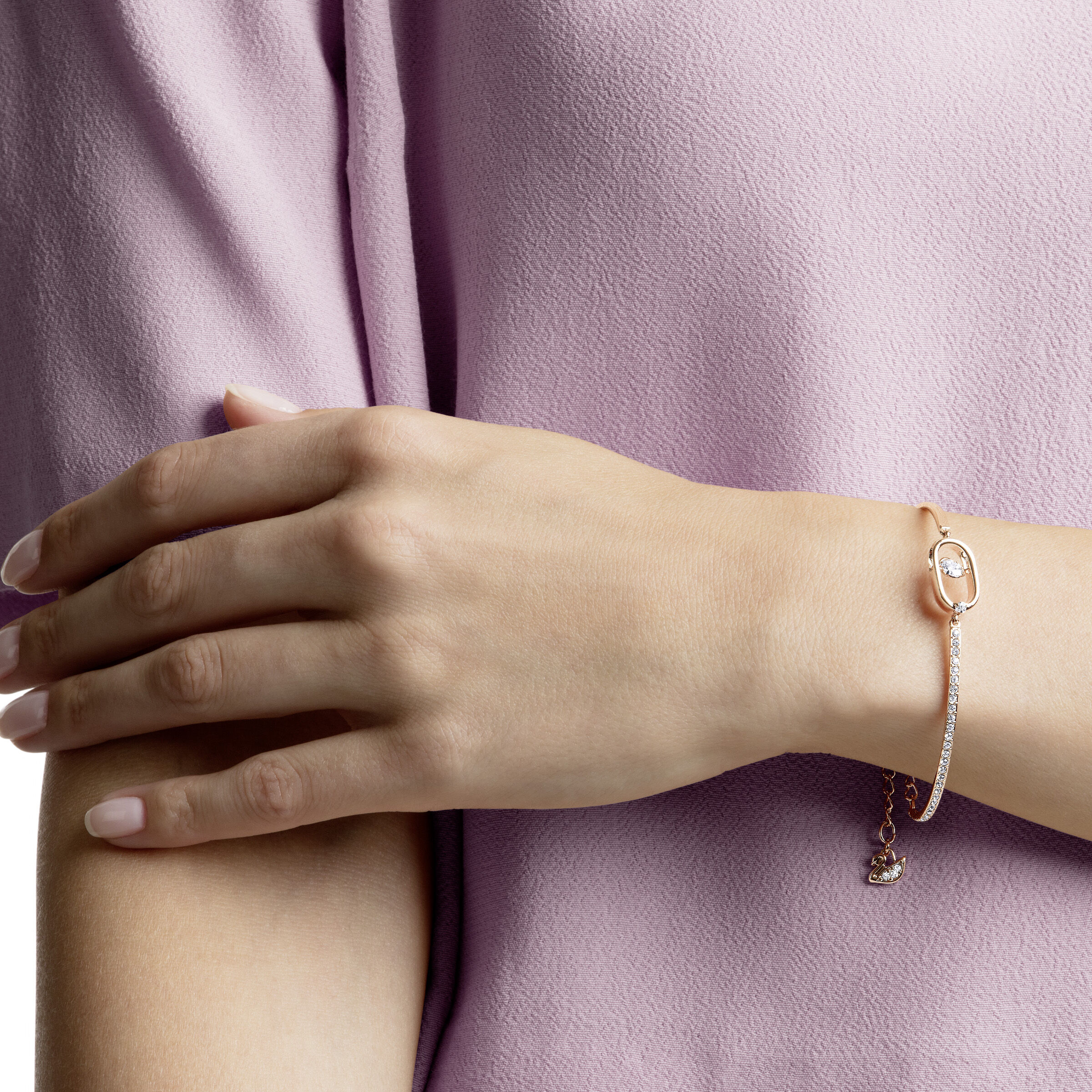 Swarovski hollow outlet bracelet