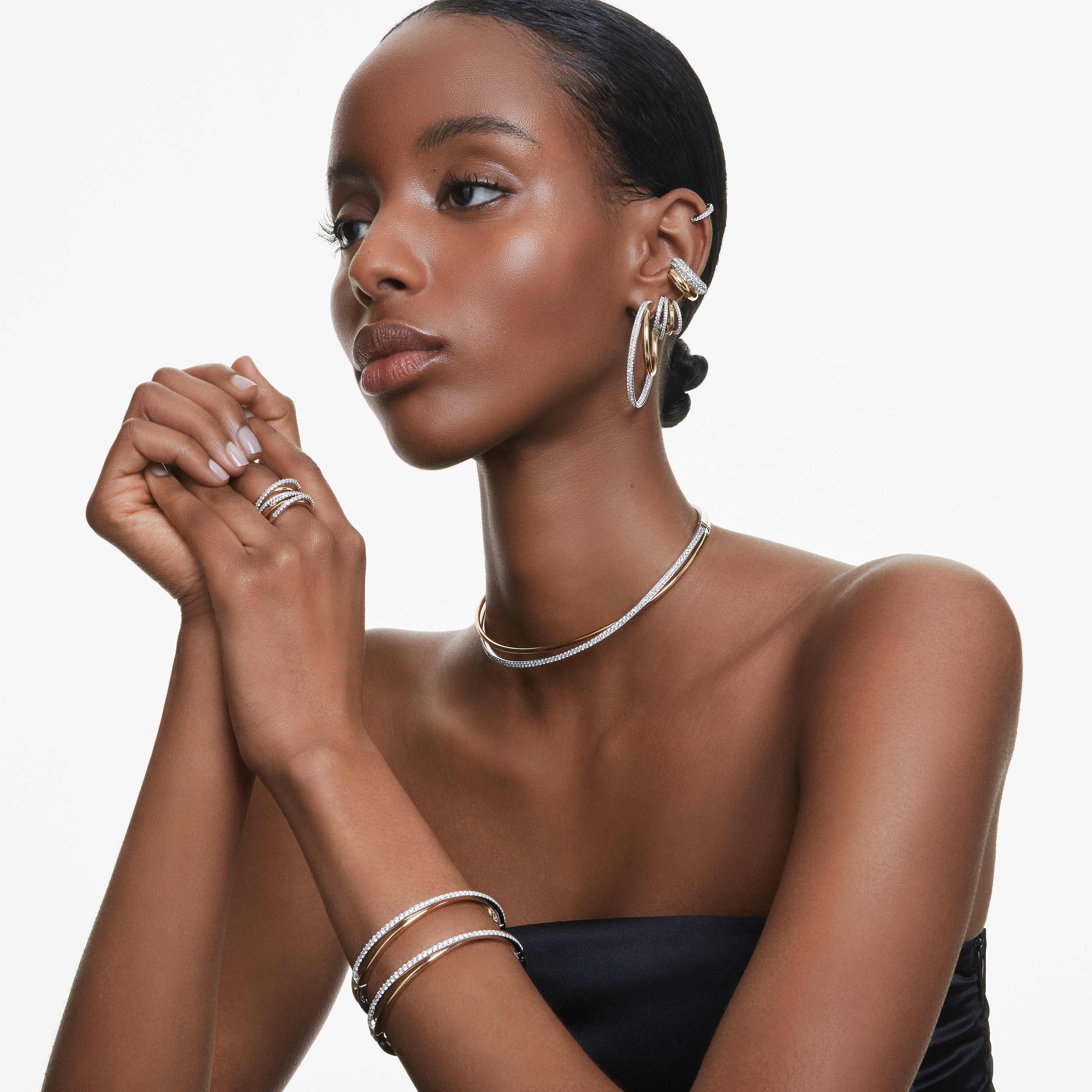 swarovski أقراط حلقية hyperbola، قطع مستدير، حجم متوسط، لون أبيض، لمسة نهائية من معادن مختلطة