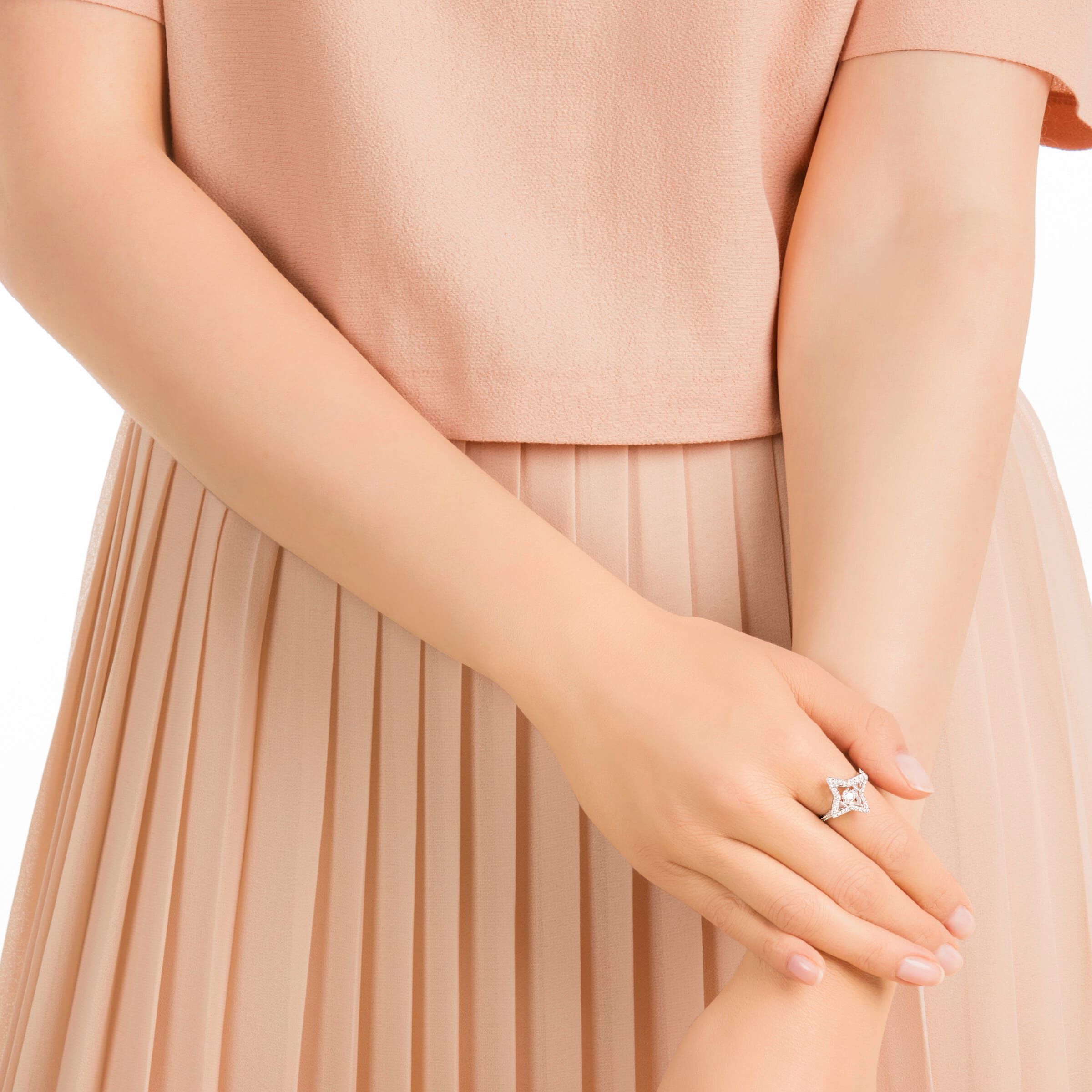 Swarovski sparkling dance star ring deals