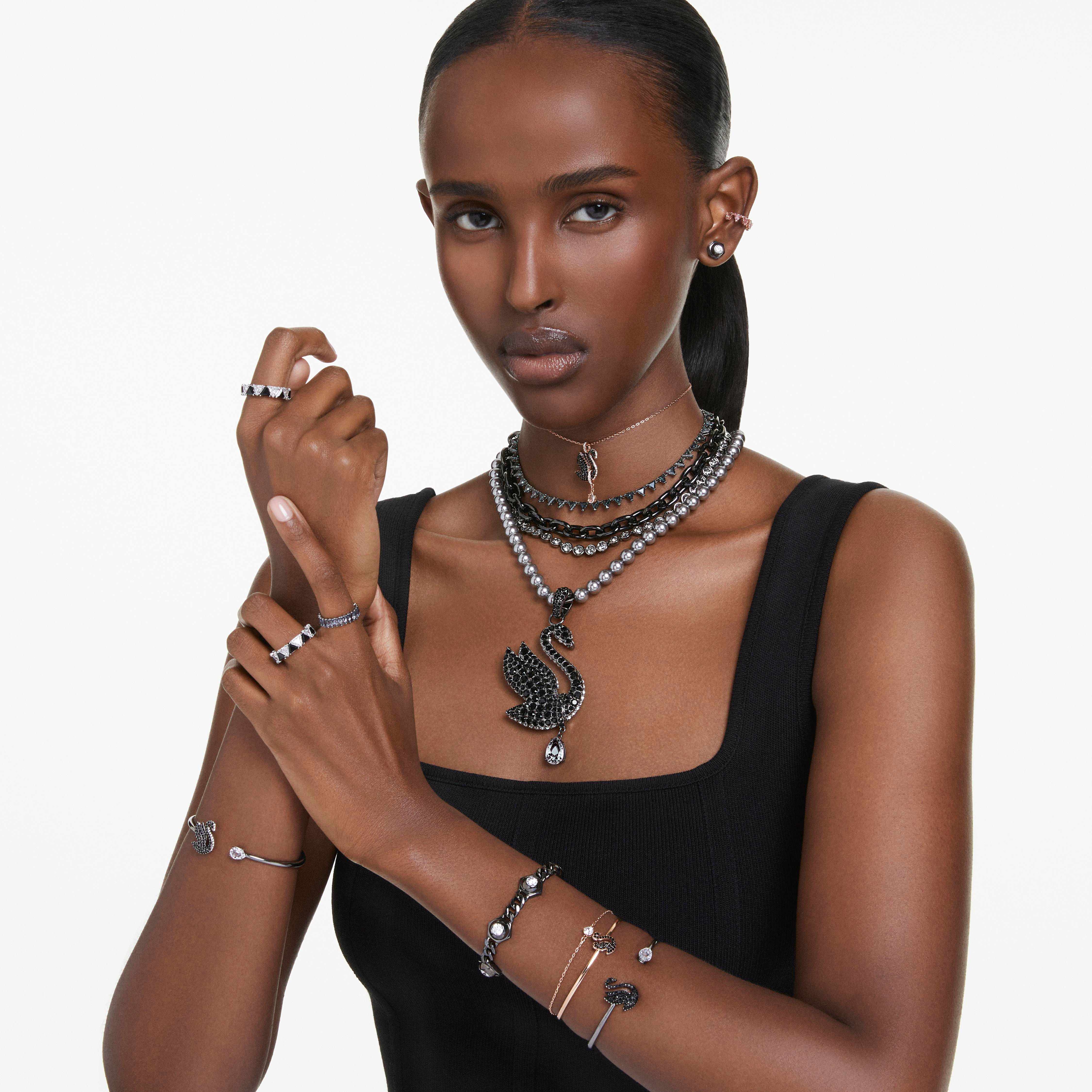 سوار swarovski swan، على شكل بجعة، لون أسود، طلاء روثينيوم