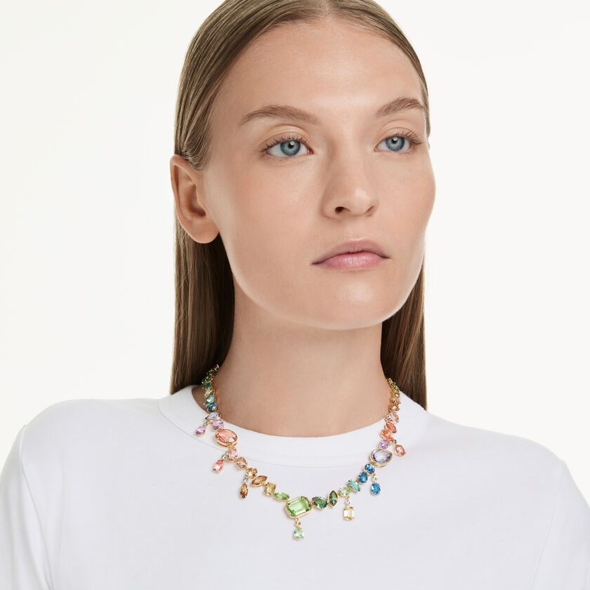 swarovski عقد gema، قطع متنوع، أحجار كريستال متدلية، ألوان متعددة، لمسة نهائية من الذهب عيار 18 قيراط