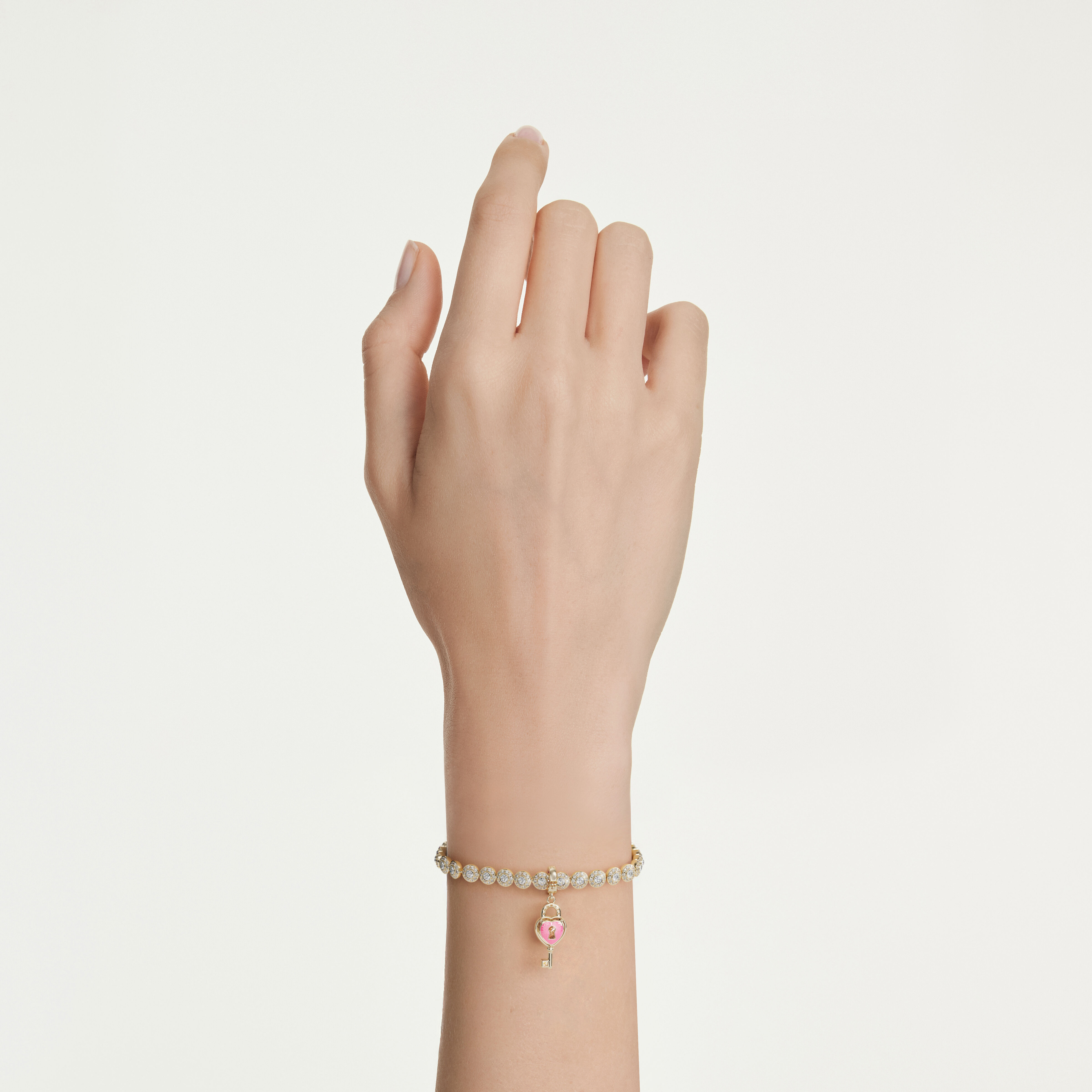 swarovski حلية idyllia، قطع متنوع، شكل قلب ومفتاح، لون أبيض، طلاء باللون الذهبي