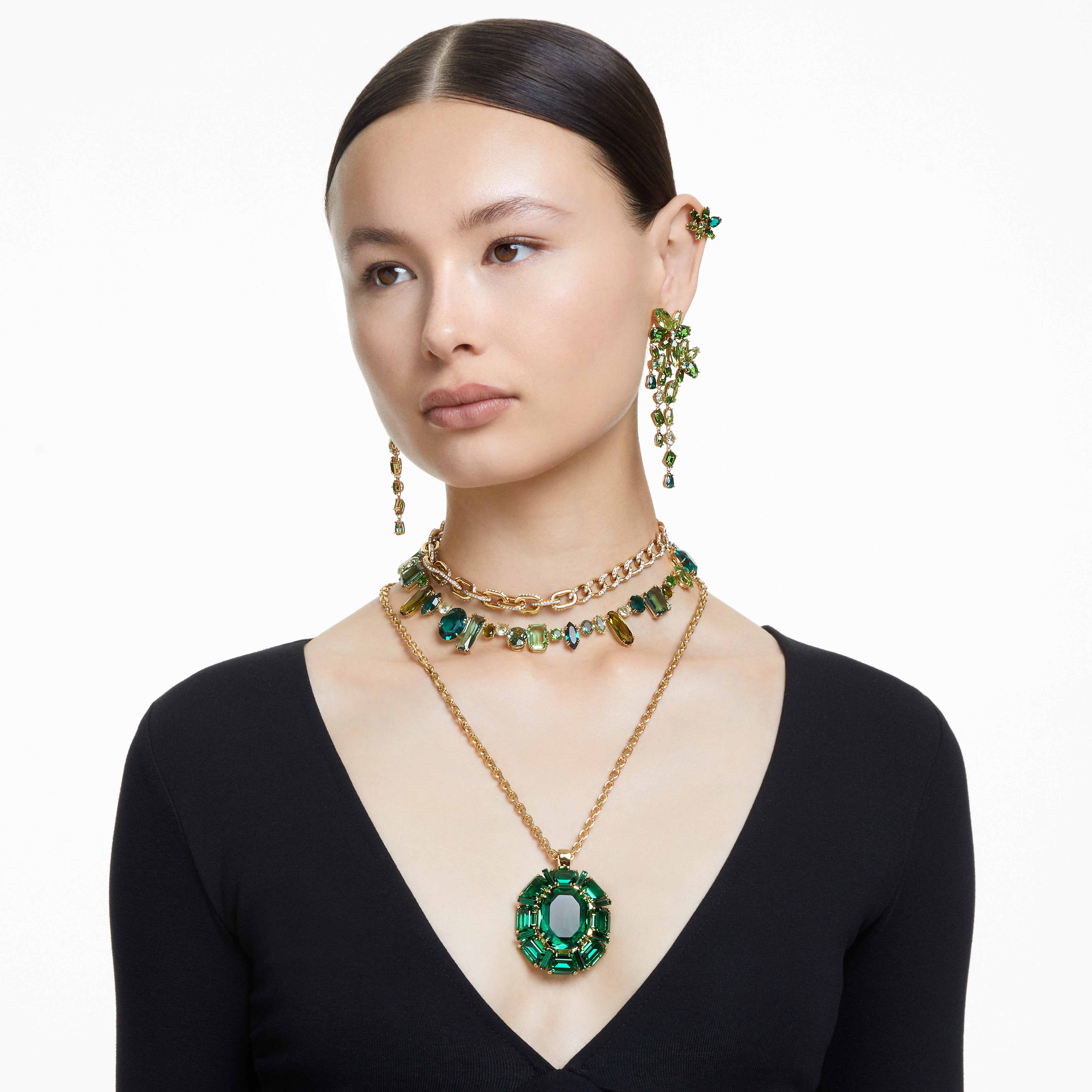 swarovski gema stud earrings  mixed cuts  flower  green  gold tone plated