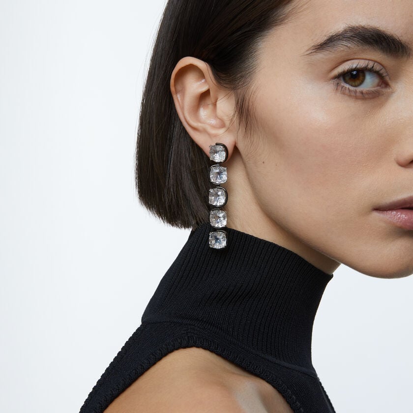 swarovski أٌقراط harmonia متدلية، مزدانة بكريستالات مربعة عائمة بحواف دائرية، لون أبيض، طلاء روديوم