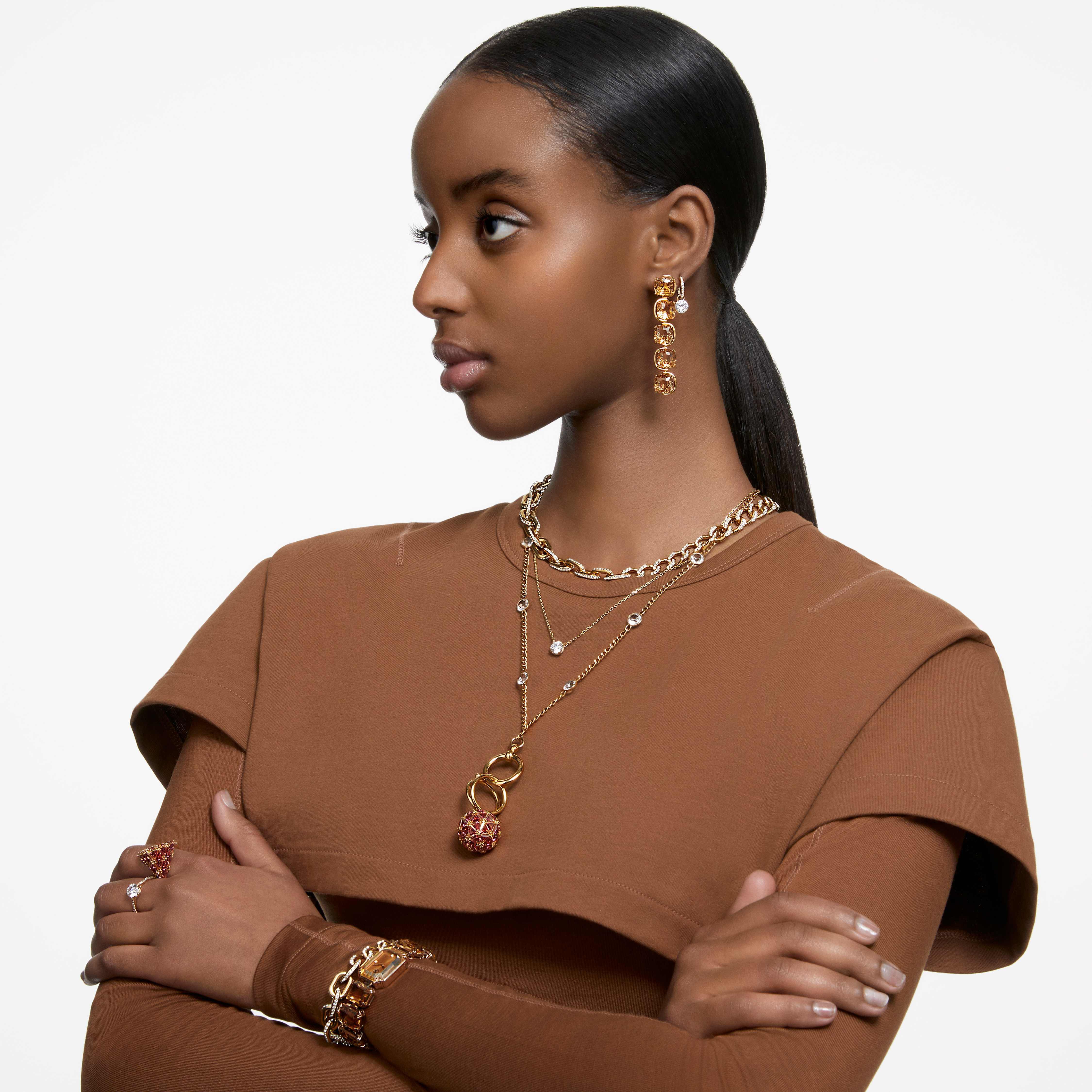 swarovski قلادة stilla، قطع مستدير، لون أبيض، طلاء ذهبي