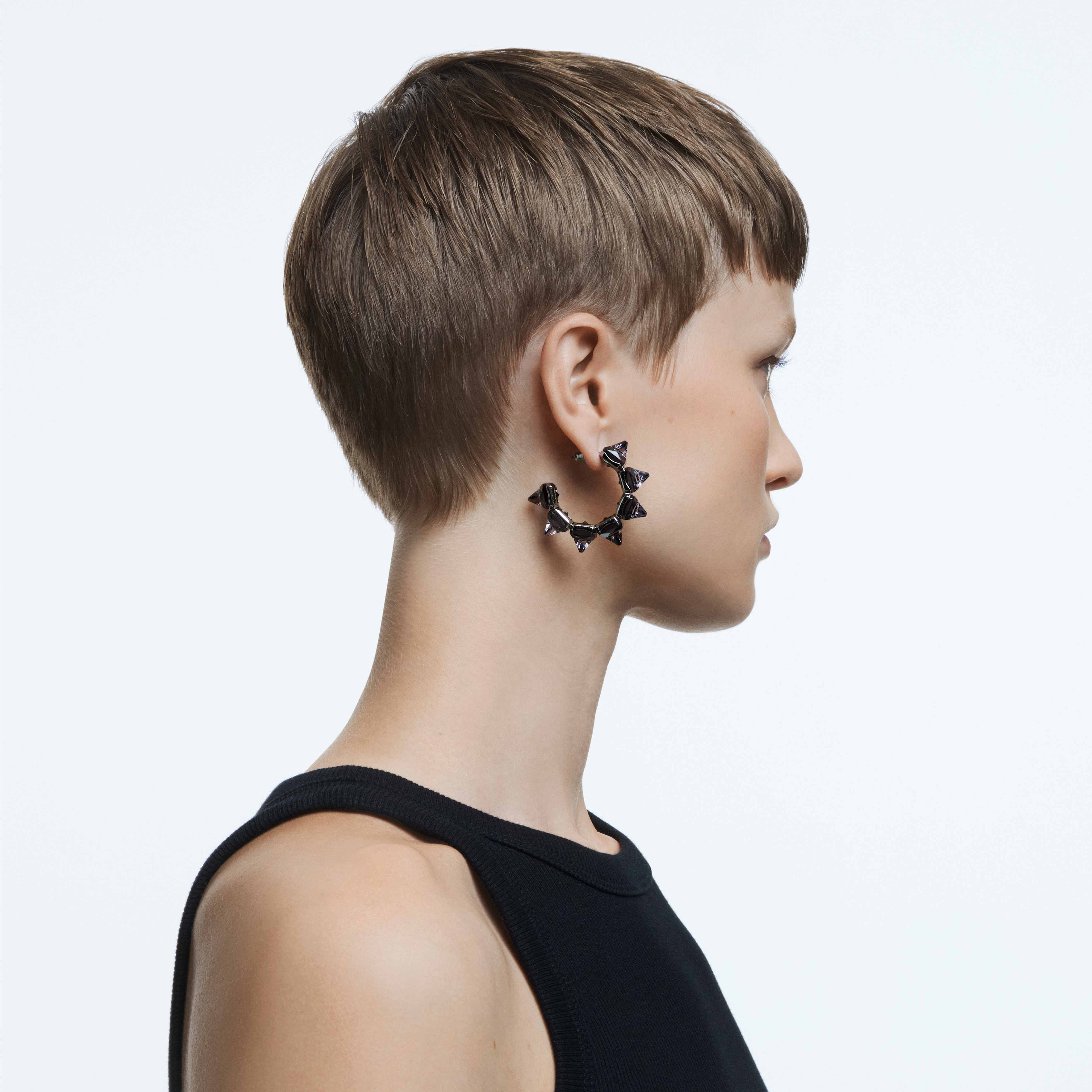 swarovski أقراط chroma حلقية، مزدانة بكريستالات هرمية، لون رمادي، طلاء روثينيوم