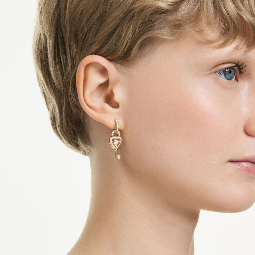 swarovski أقراط متدلية مع حلية للأذن idyllia، قطع متنوع، شكل قلب ومفتاح، لون وردي، لمسة نهائية من الذهب عيار 18 قيراط