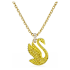 قلادة Iconic Swan من سواروفسكي، على شكل بجعة، حجم متوسط، لون أصفر، طلاء بلون ذهبي